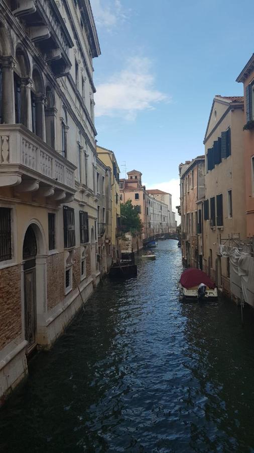 The Secret Garden In The Very Heart Of Venice Luaran gambar